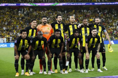 لاعبا اتحاد جدة: نعتذر للوطن.. وتحقيق بطولتين أقل تعويض لجماهيرنا